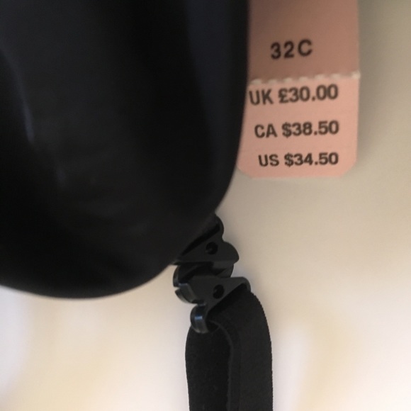 Victoria Secret Bra Push-up w/out padding Size 32C - Picture 2 of 3